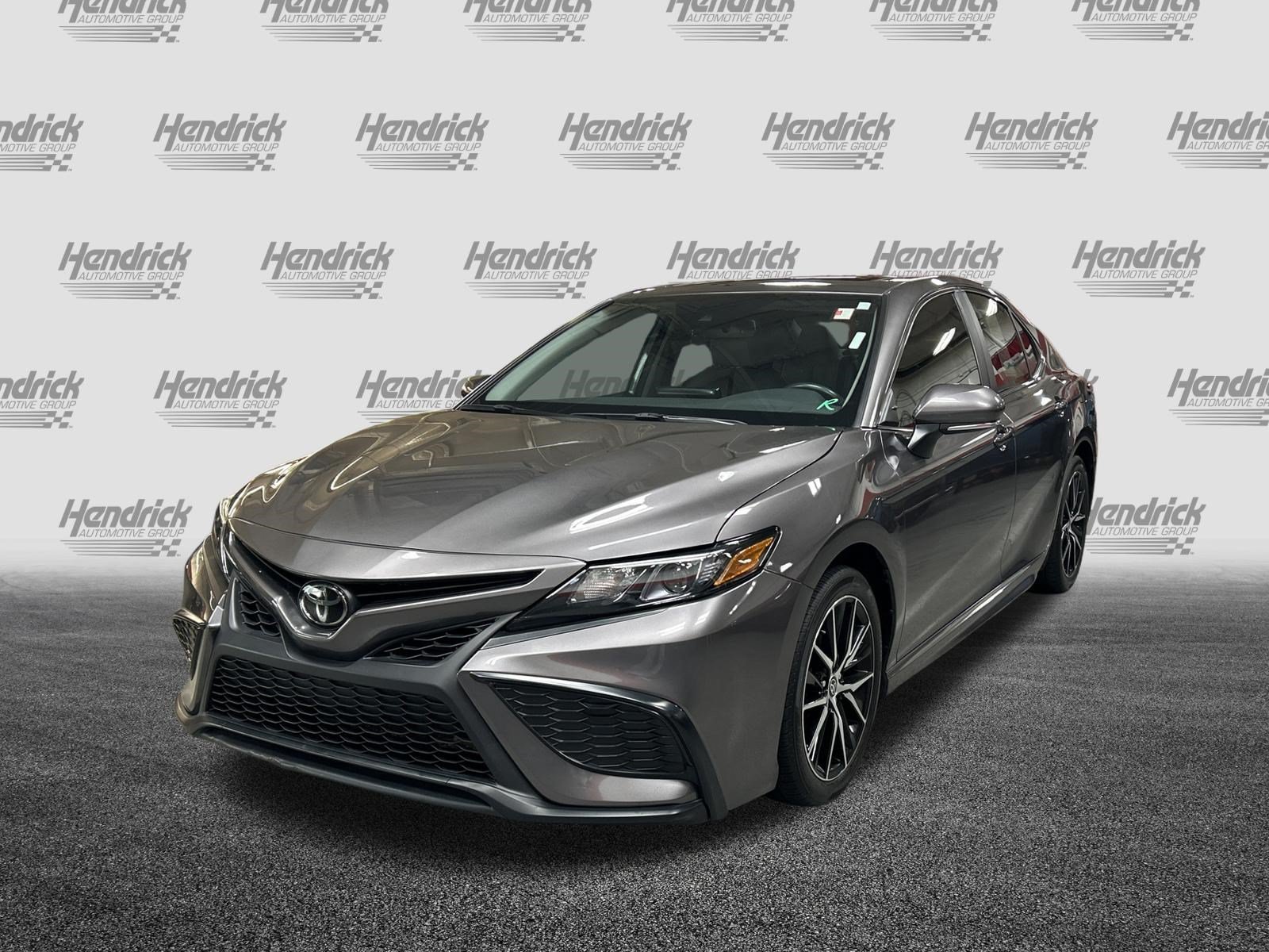 Used 2024 Toyota Camry SE w/ Cold Weather Package FWD image 5