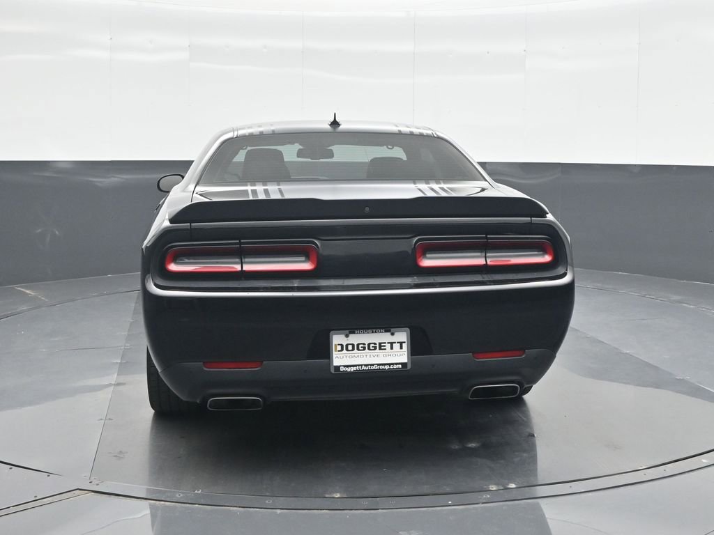 Used 2015 Dodge Challenger R/T RWD image 14