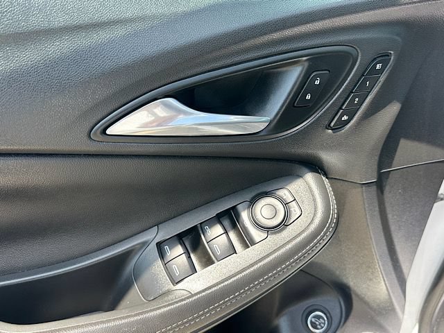 Used 2020 Buick Encore GX Essence w/ Experience Buick Package FWD image 15