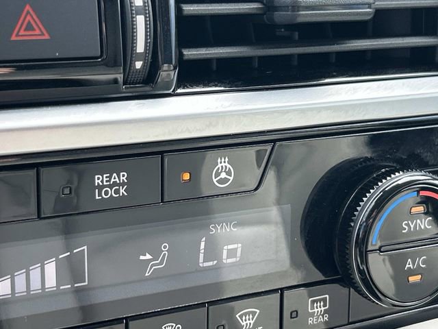 Used 2025 Nissan Pathfinder SL AWD/4WD image 31