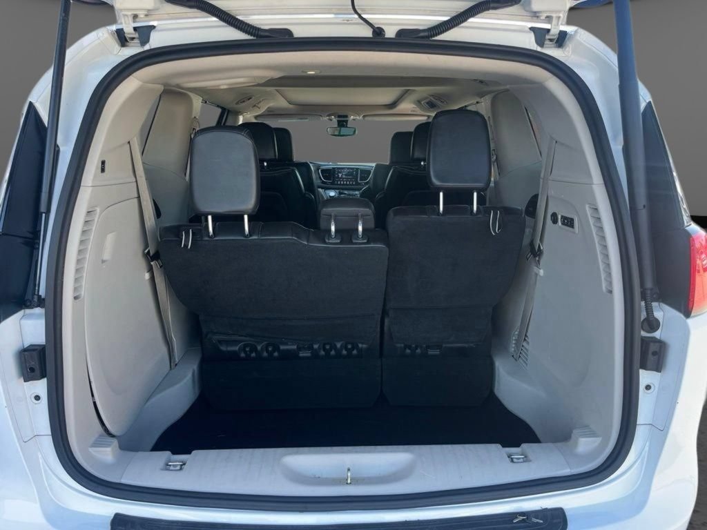 Used 2019 Chrysler Pacifica Limited FWD image 32