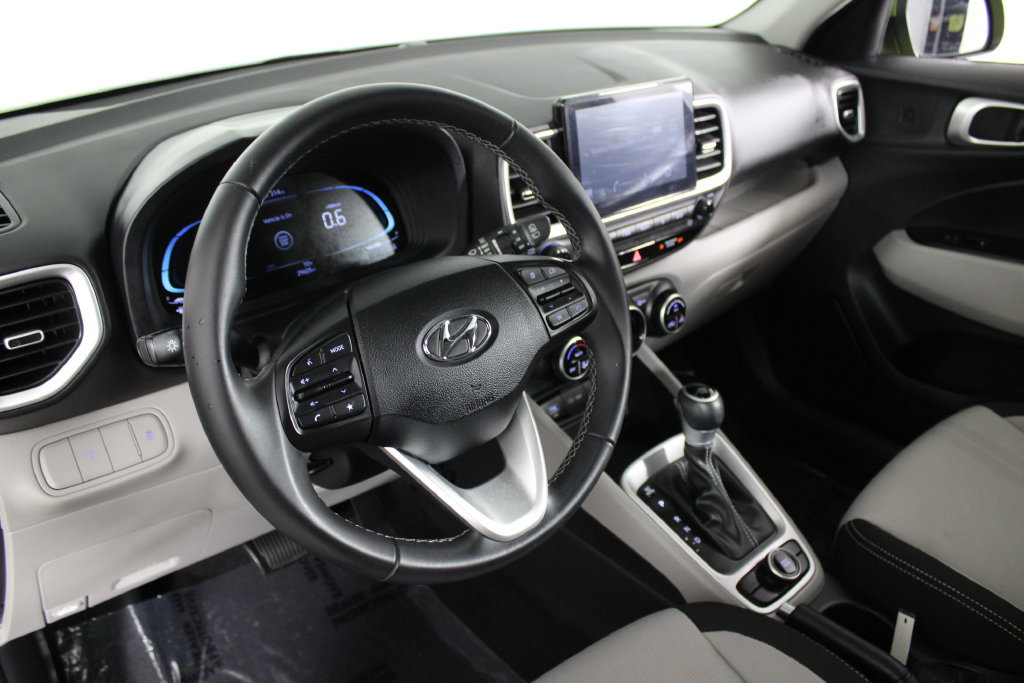 Certified 2024 Hyundai Venue SEL FWD image 18