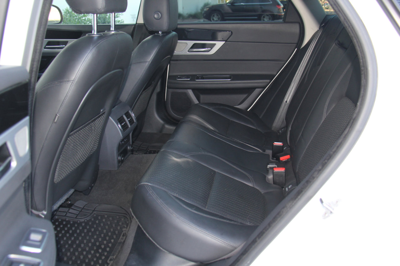 Used 2016 Jaguar XF Prestige RWD image 24