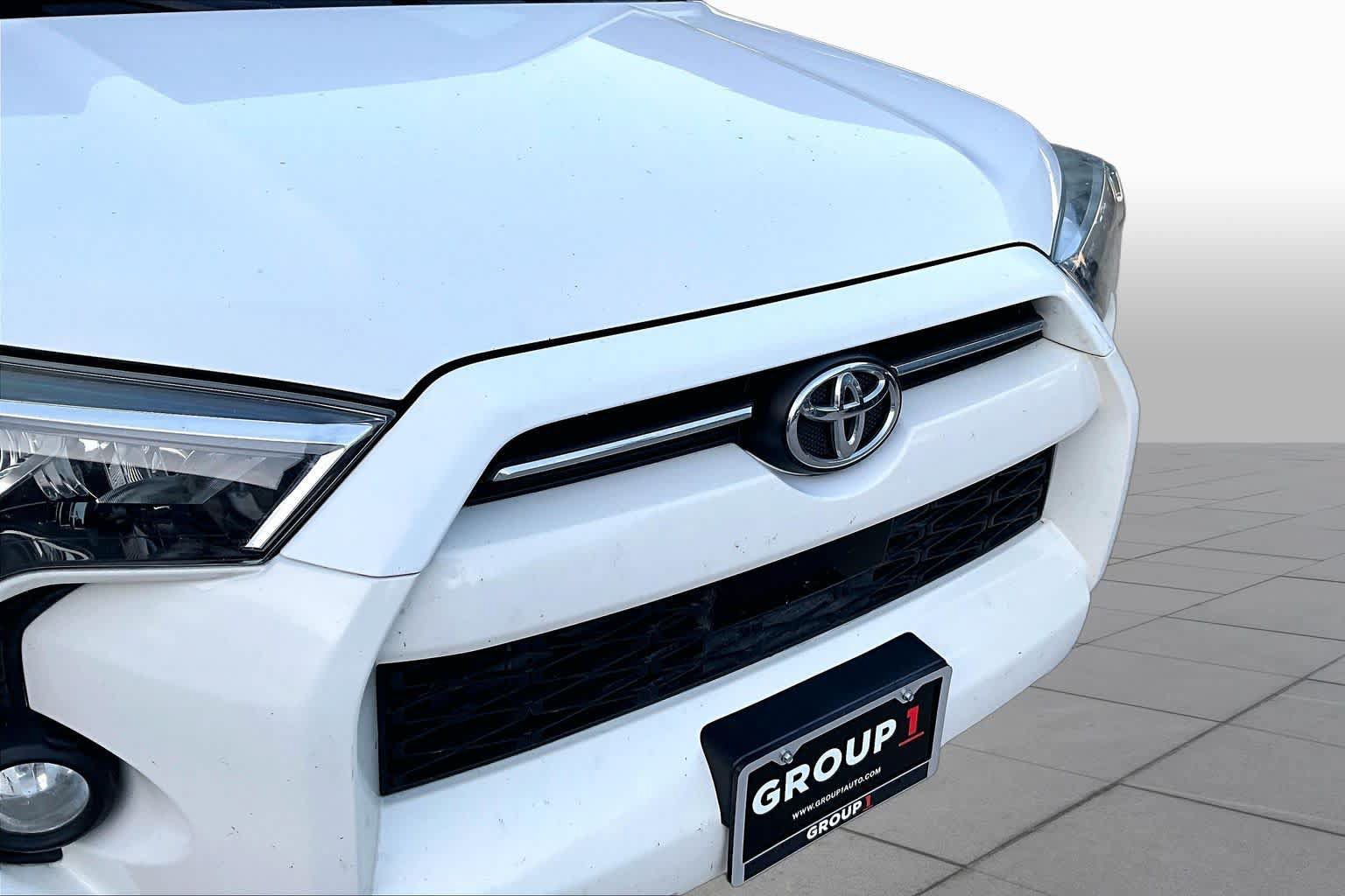 Used 2020 Toyota 4Runner SR5 AWD/4WD image 30