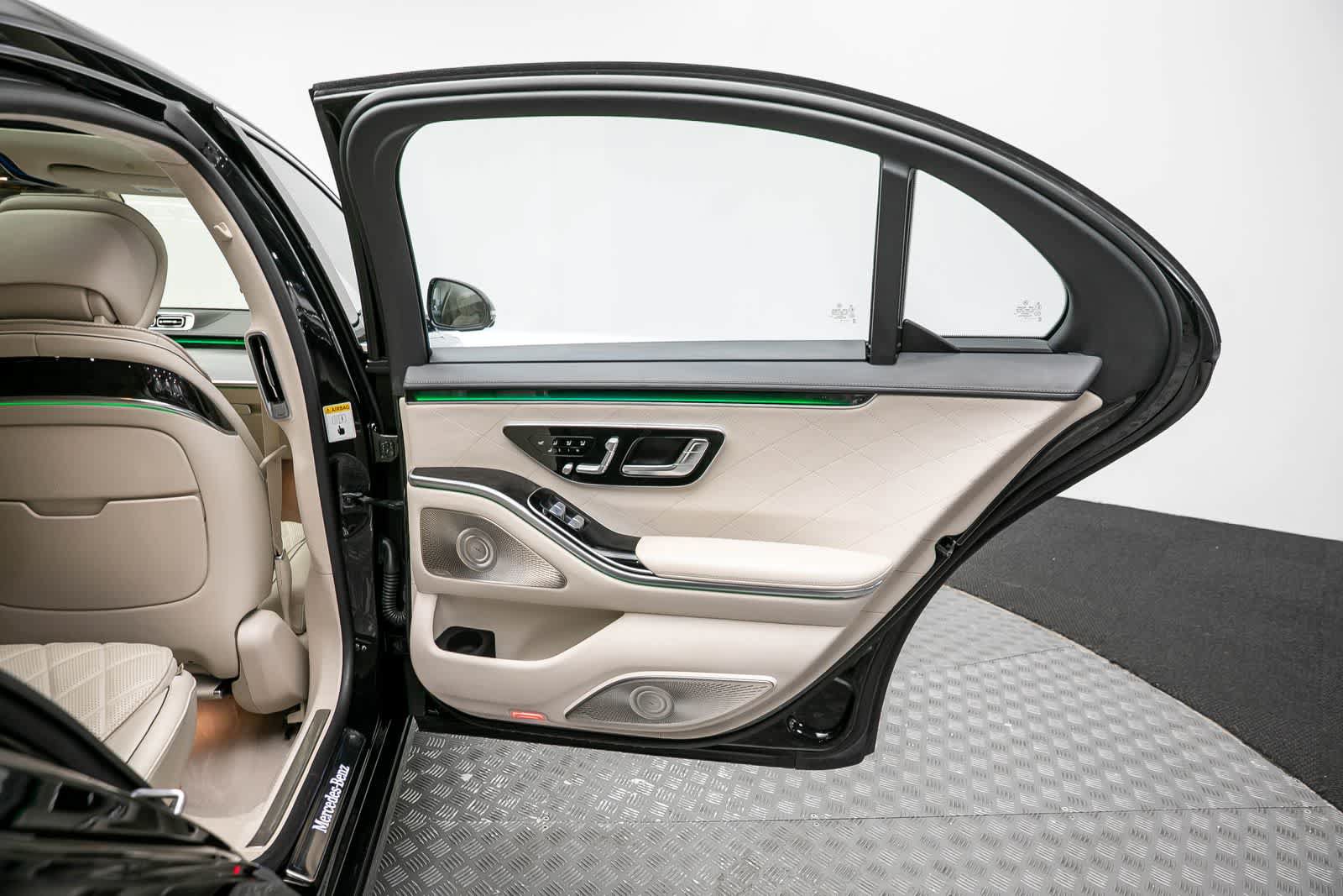Used 2022 Mercedes-Benz S 580 4MATIC Sedan w/ Rear Seat Package image 35
