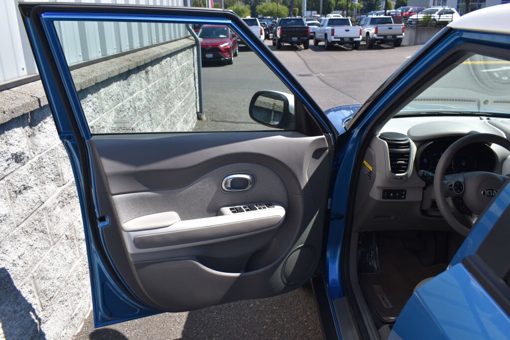 Used 2017 Kia Soul EV FWD image 17