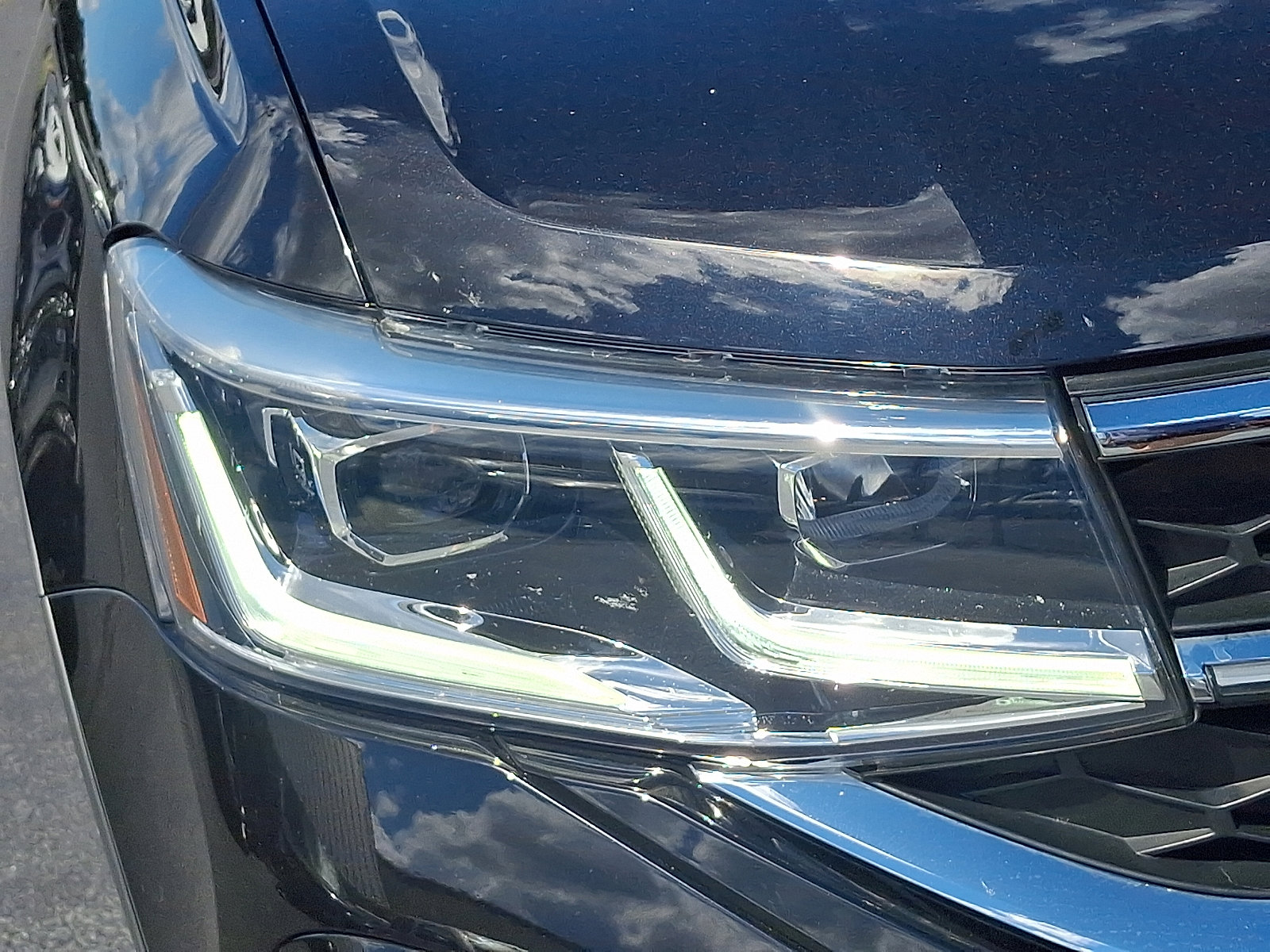 Certified 2022 Volkswagen Taos SEL image 9