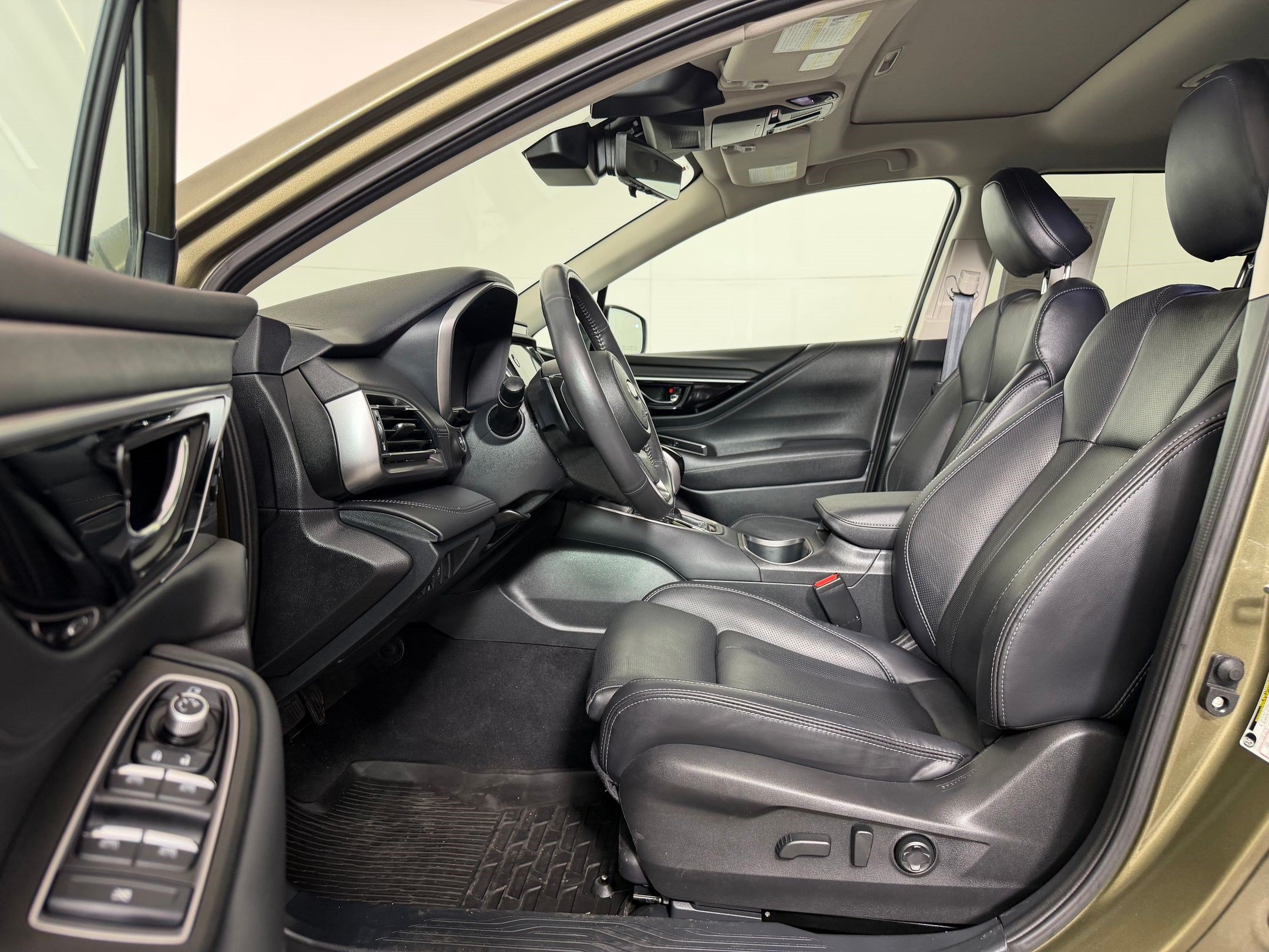 Used 2025 Subaru Outback Touring XT AWD/4WD image 5