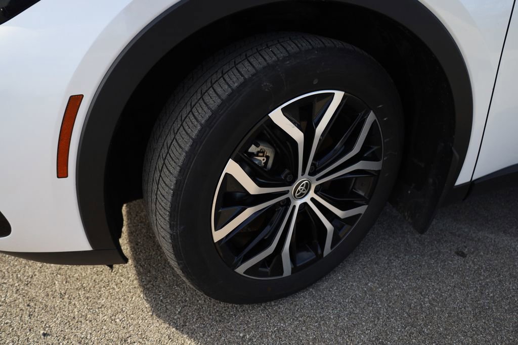 Used 2023 Toyota Crown XLE image 10