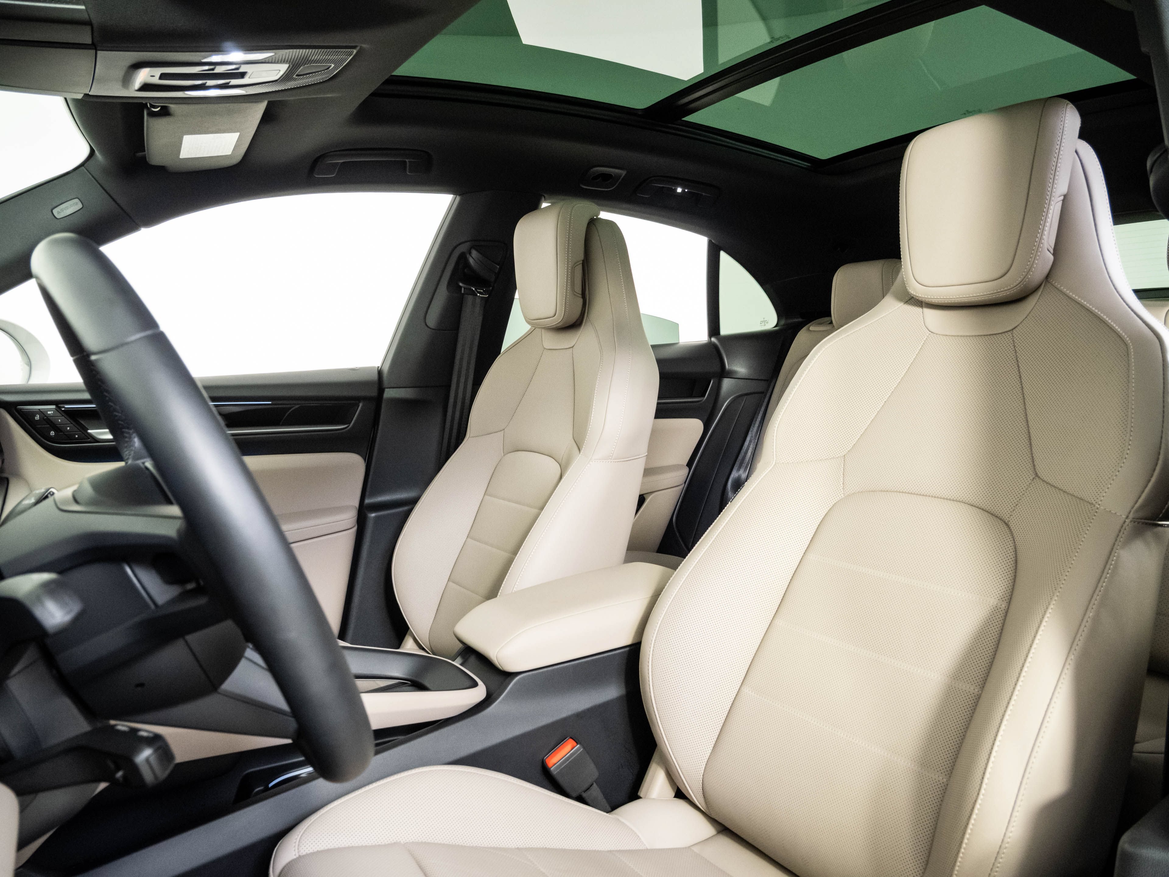 Used 2025 Porsche Macan Electric RWD image 5