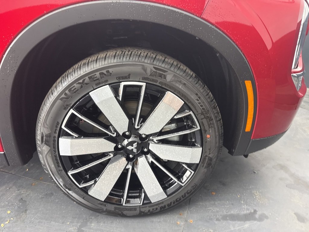 New 2025 Mitsubishi Outlander SE image 9