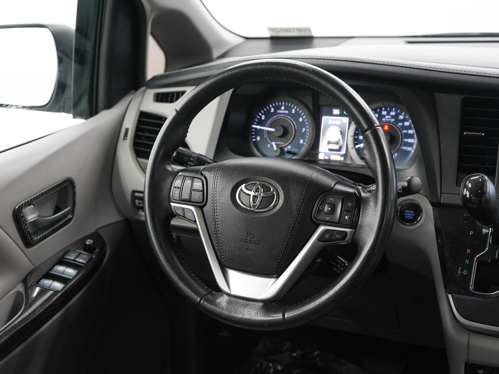 Used 2020 Toyota Sienna XLE w/ XLE Navigation Package FWD image 15