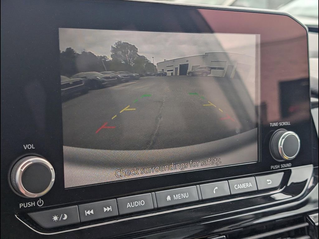 Used 2024 Nissan Pathfinder SV image 18