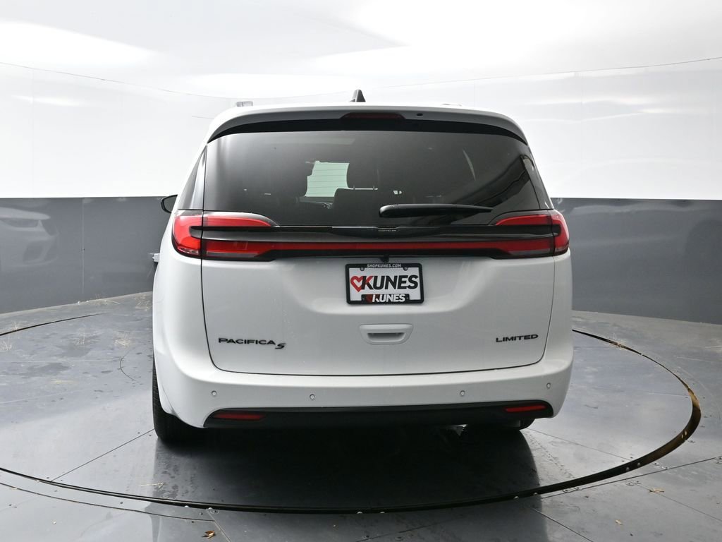 New 2026 Chrysler Pacifica Limited w/ S Appearance Package FWD image 8