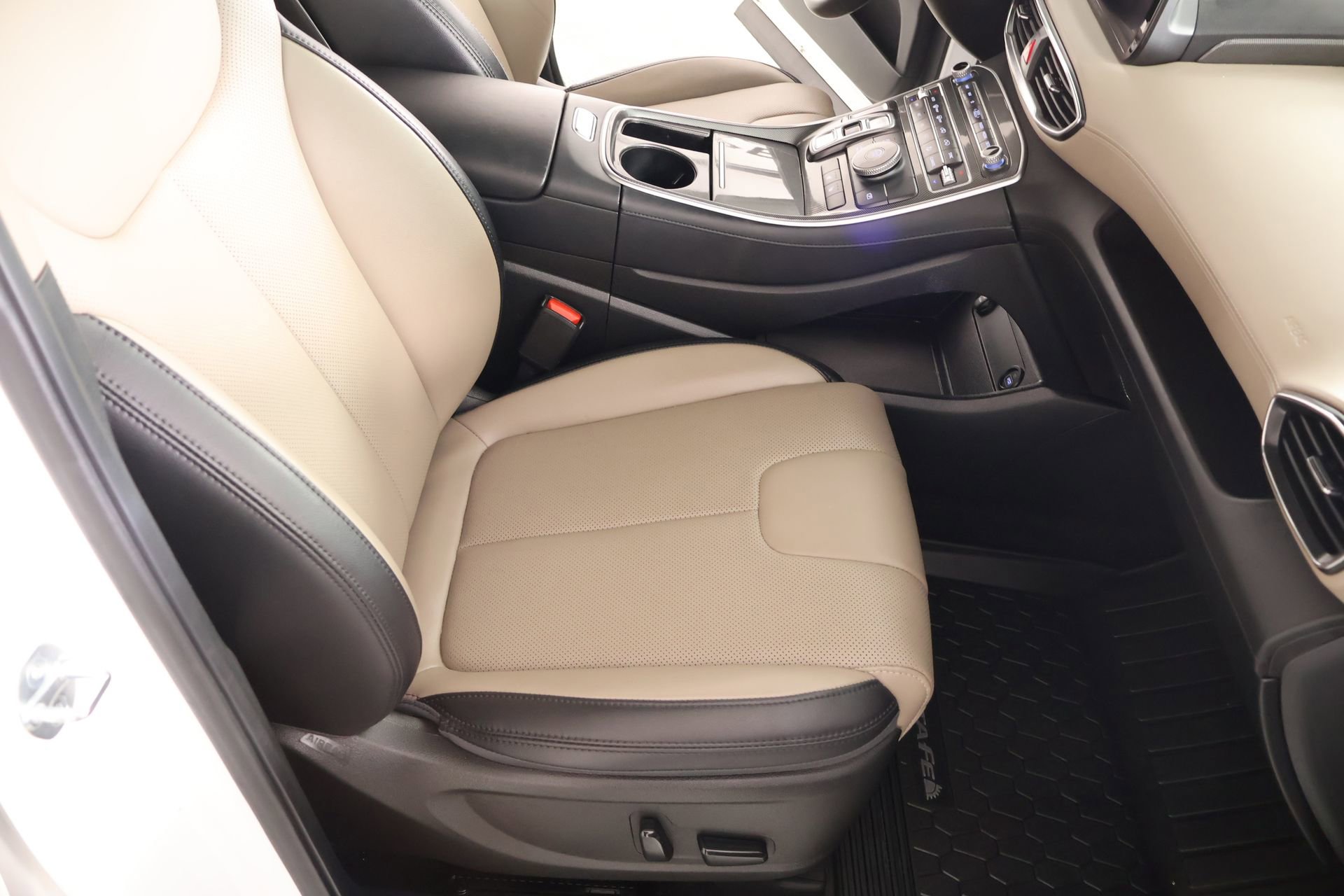 Used 2023 Hyundai Santa Fe SEL w/ Premium Package FWD image 14