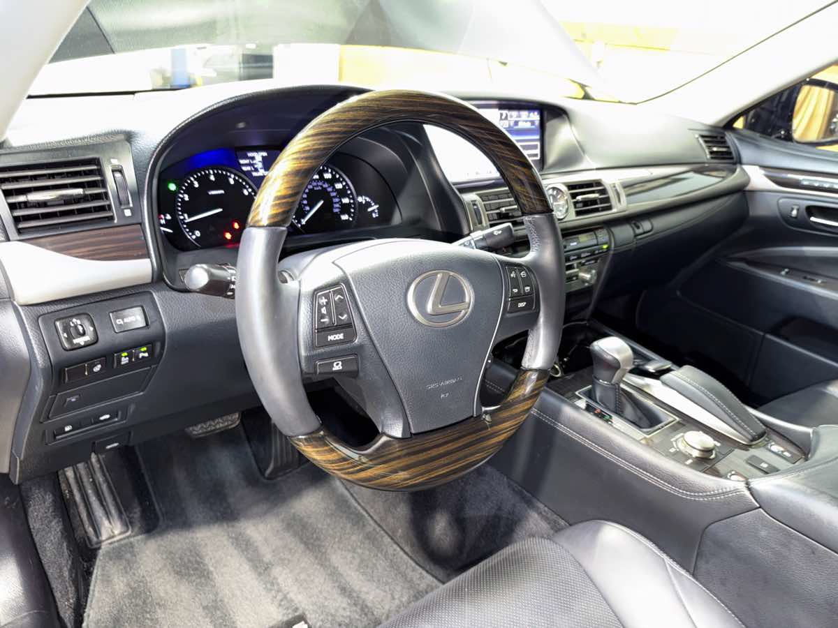 Used 2014 Lexus LS 460 w/ Comfort Package RWD image 17