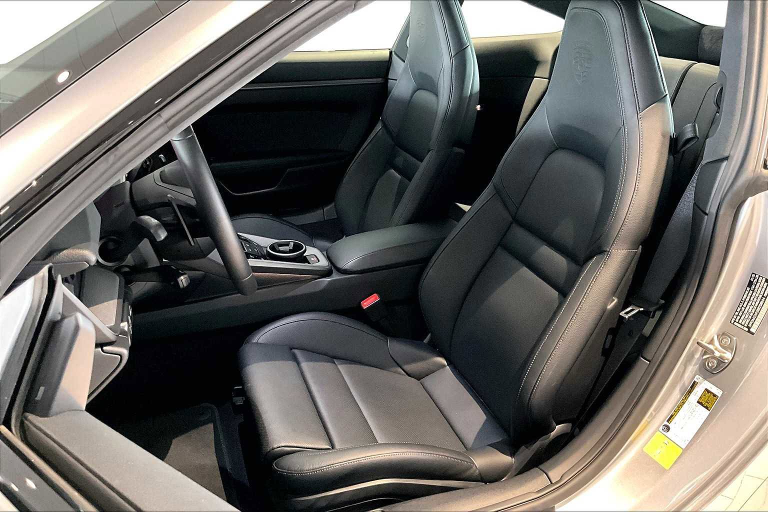 Used 2025 Porsche 911 Carrera image 8