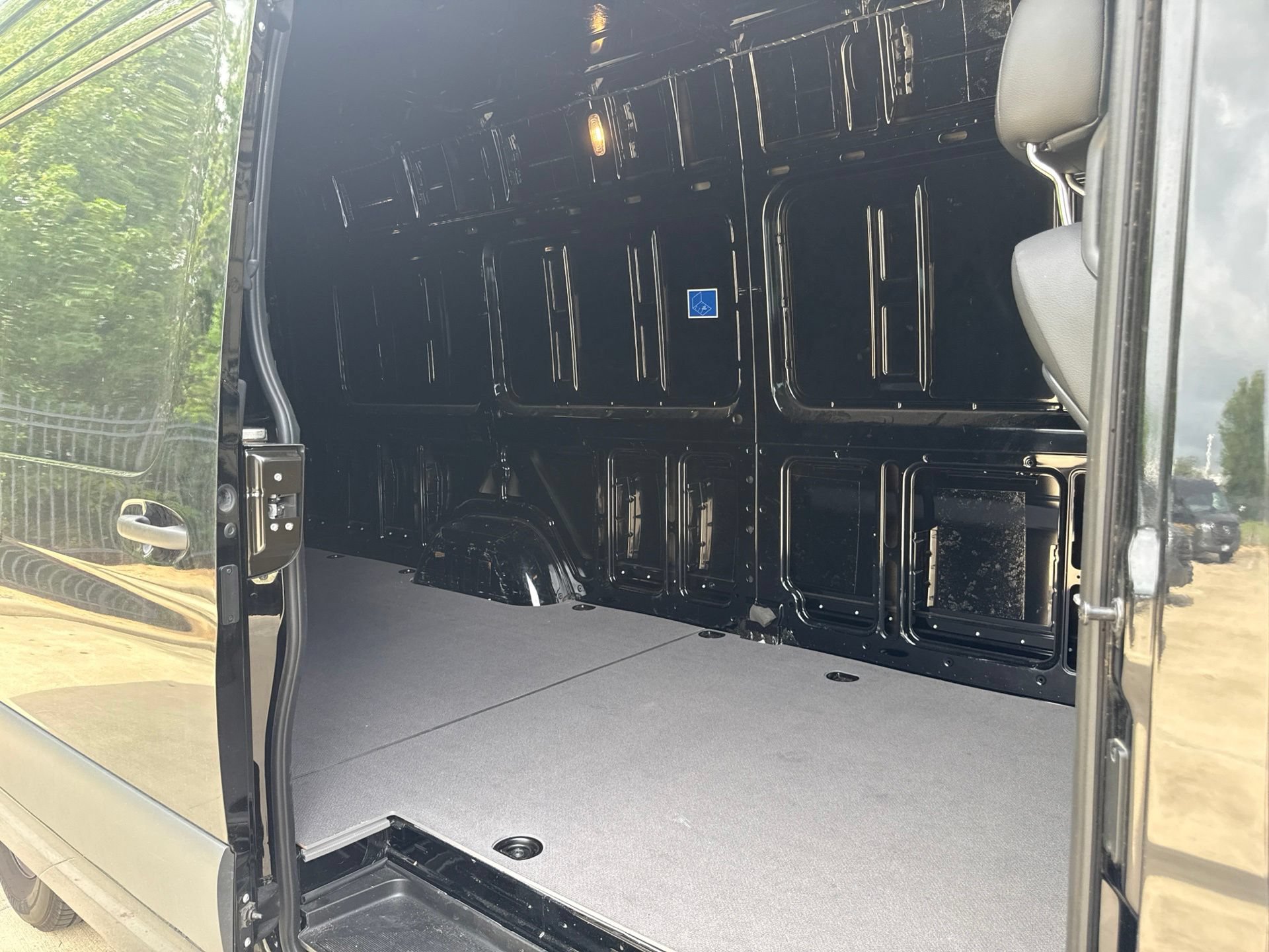 Used 2025 Mercedes-Benz Sprinter 2500 image 10