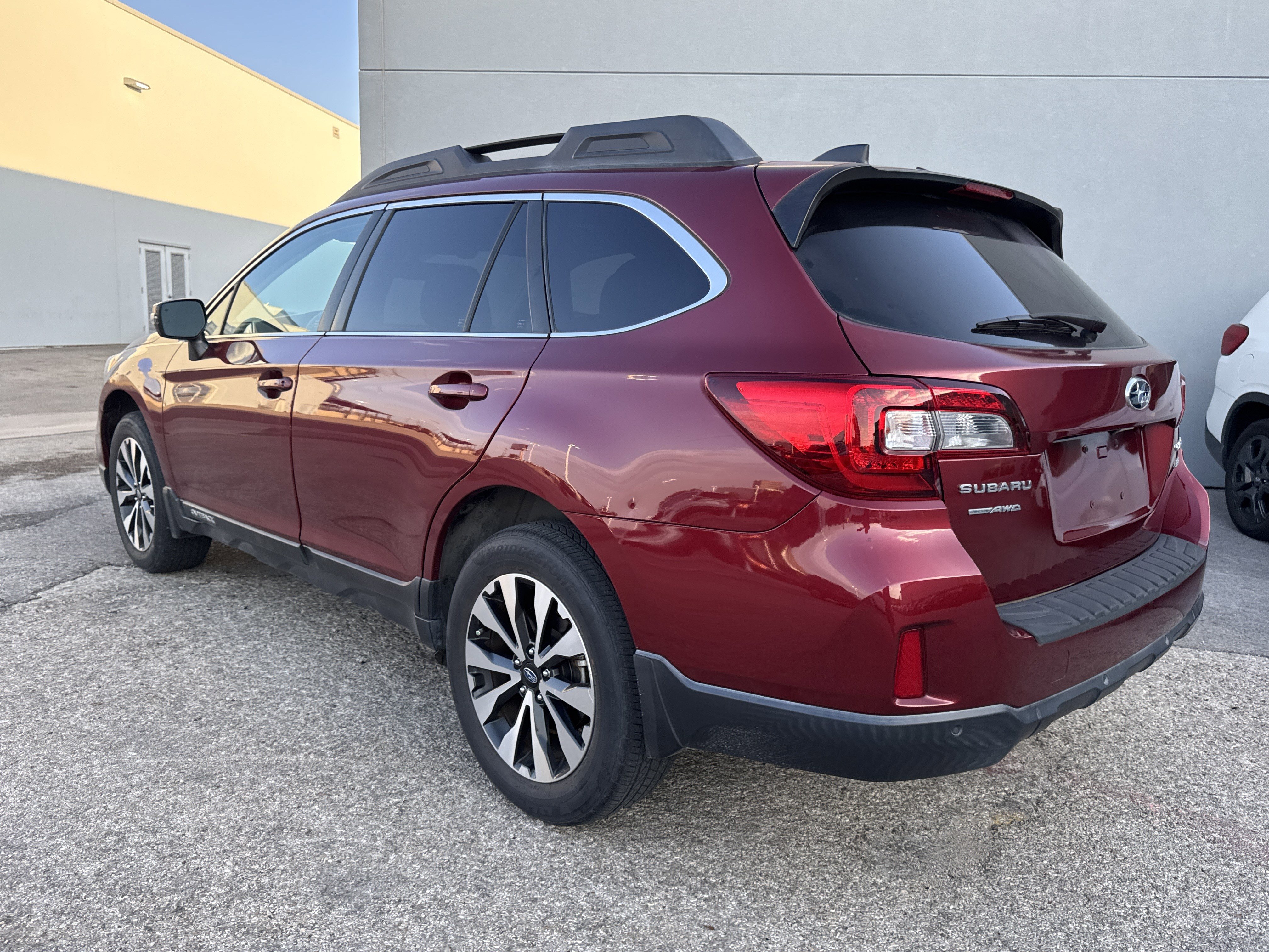 Used 2017 Subaru Outback 3.6R Limited AWD/4WD image 5