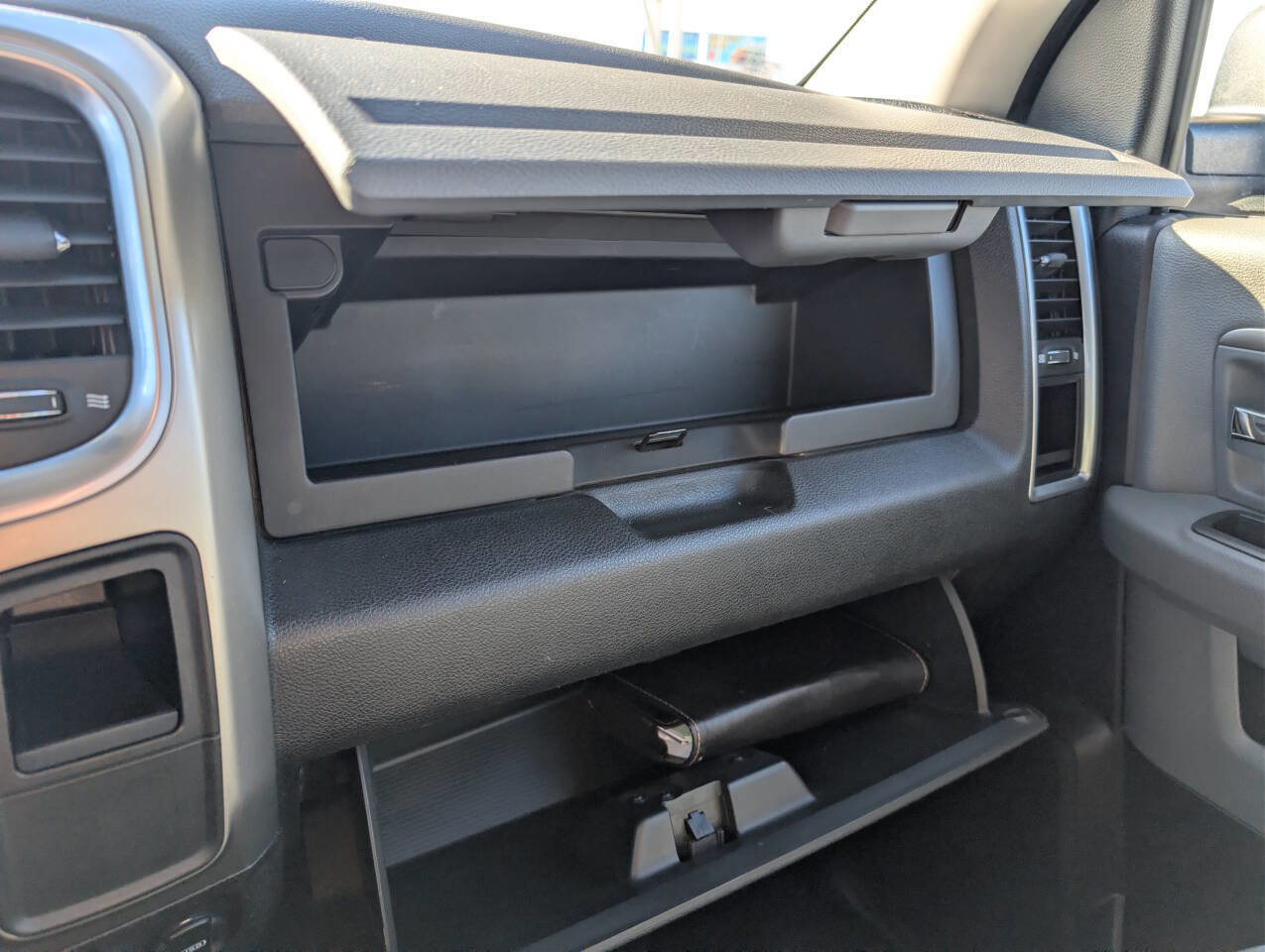 Used 2014 RAM 2500 SLT image 29