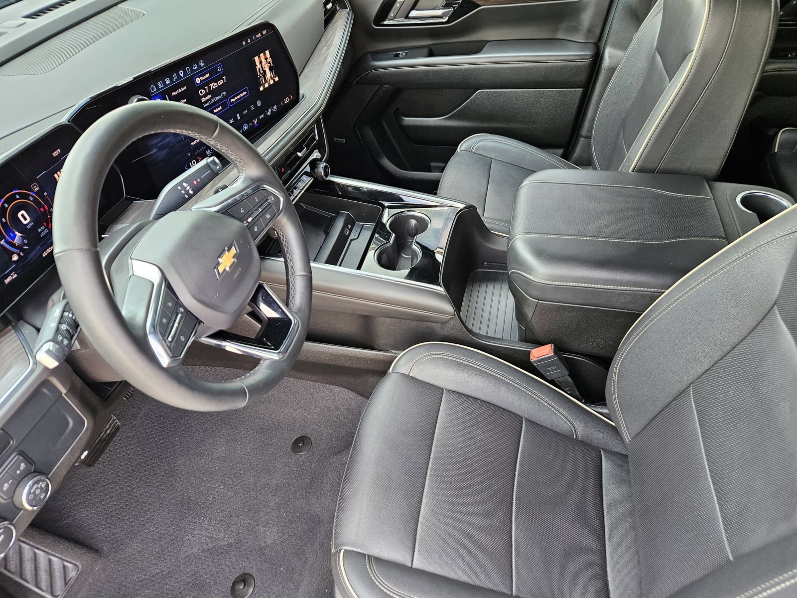 Certified 2025 Chevrolet Suburban Premier AWD/4WD image 16