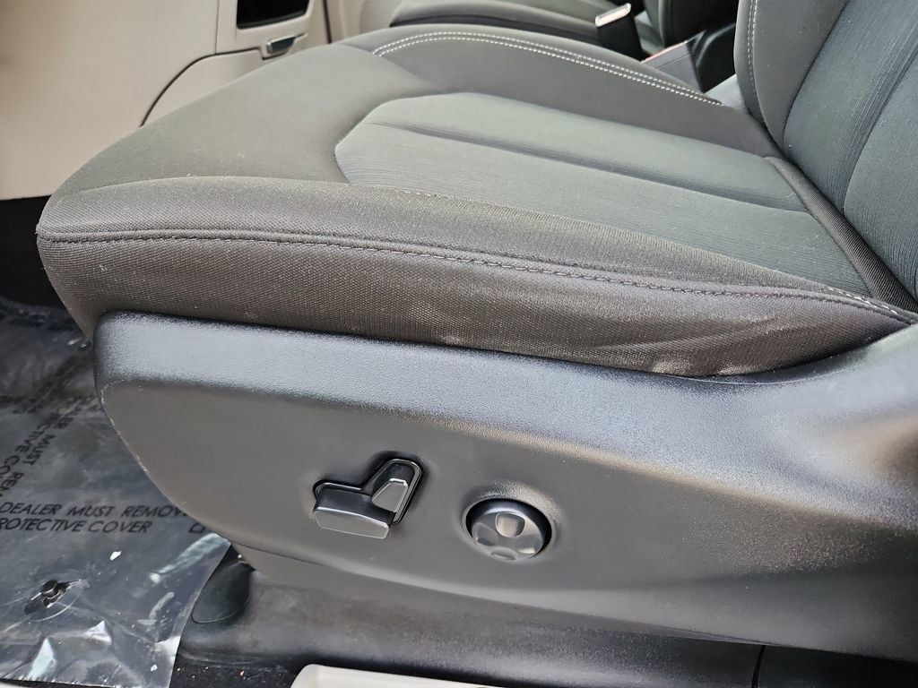 Used 2023 Chrysler Voyager LX image 24
