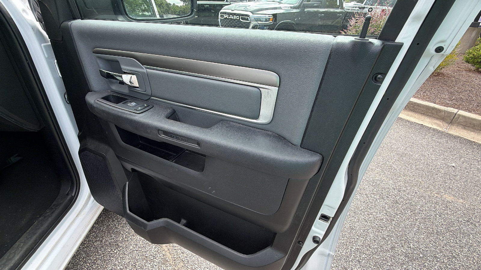 Used 2024 RAM 1500 Classic SLT AWD/4WD image 17