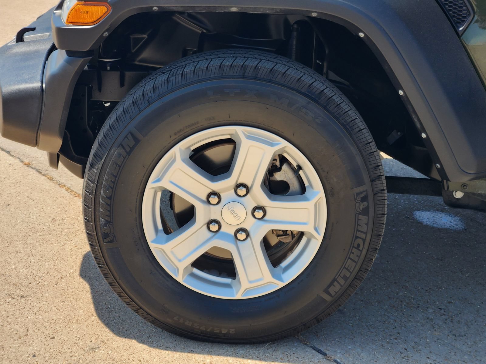 Used 2022 Jeep Wrangler Sport AWD/4WD image 11