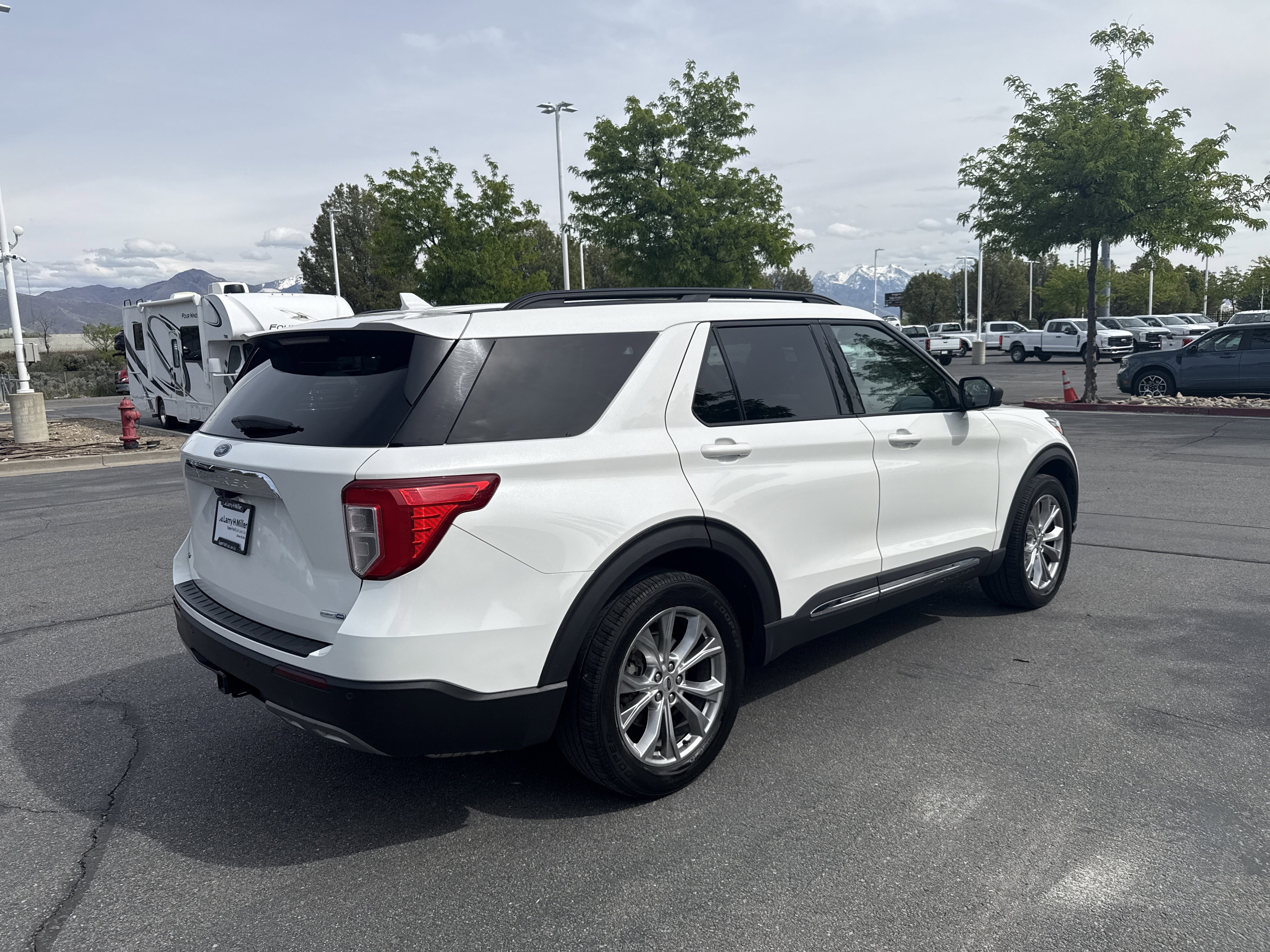 Used 2020 Ford Explorer XLT w/ Equipment Group 202A AWD/4WD image 5