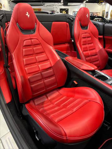Used 2019 Ferrari Portofino RWD image 14