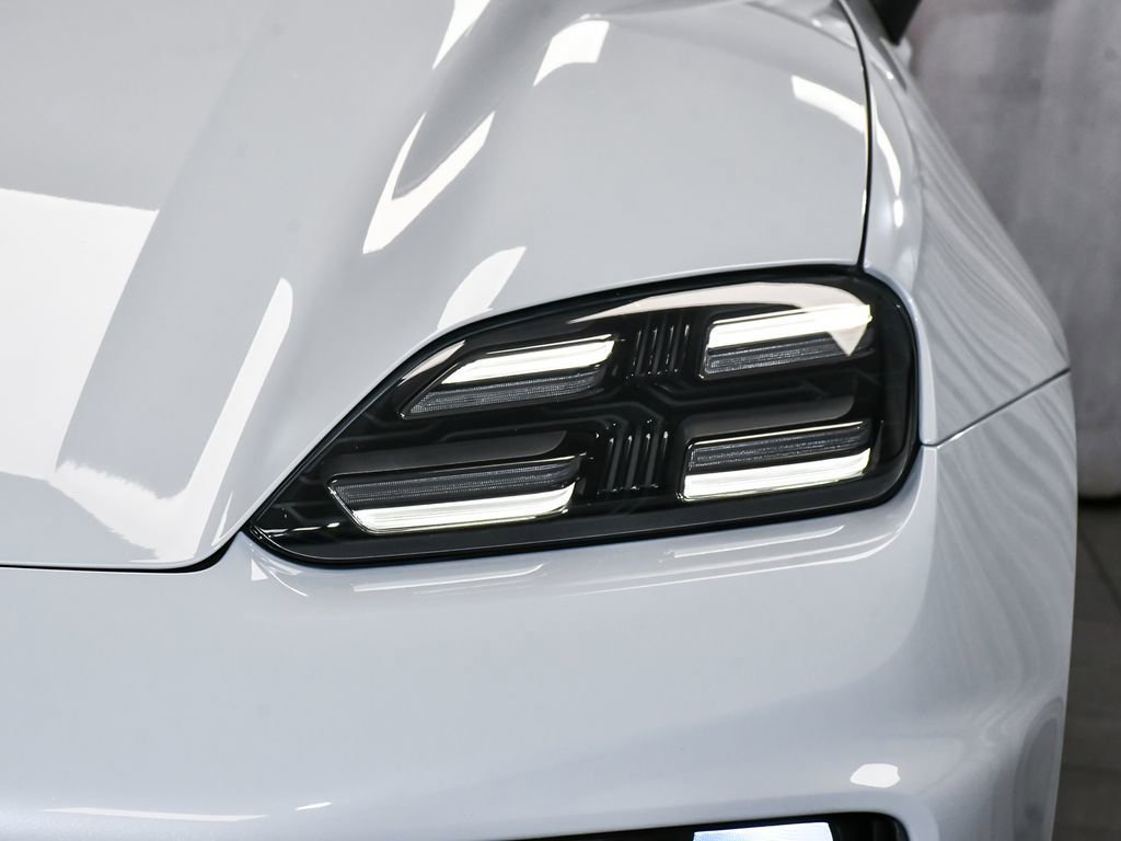 Used 2025 Porsche Macan 4 Electric AWD/4WD image 77