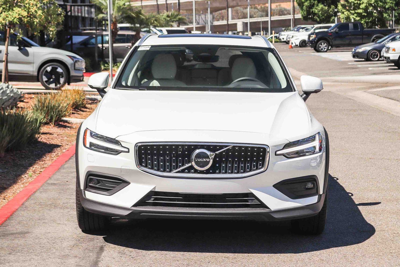 New 2026 Volvo V60 B5 Cross Country Plus w/ Climate Package AWD/4WD image 2