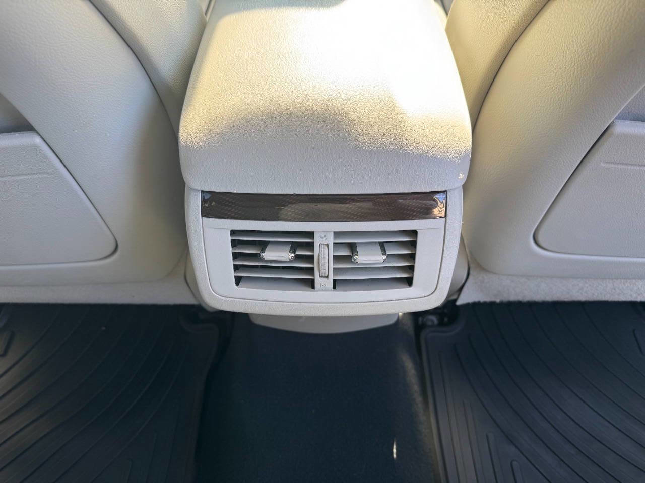 Used 2011 Toyota Venza w/ Convenience Pkg FWD image 45