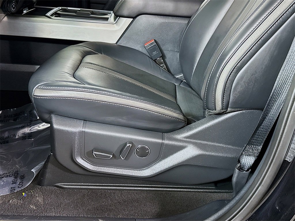 Used 2022 Ford F450 Platinum w/ FX4 Off-Road Package image 26