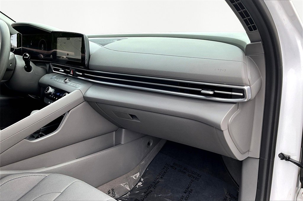 Used 2024 Hyundai Elantra SEL image 17