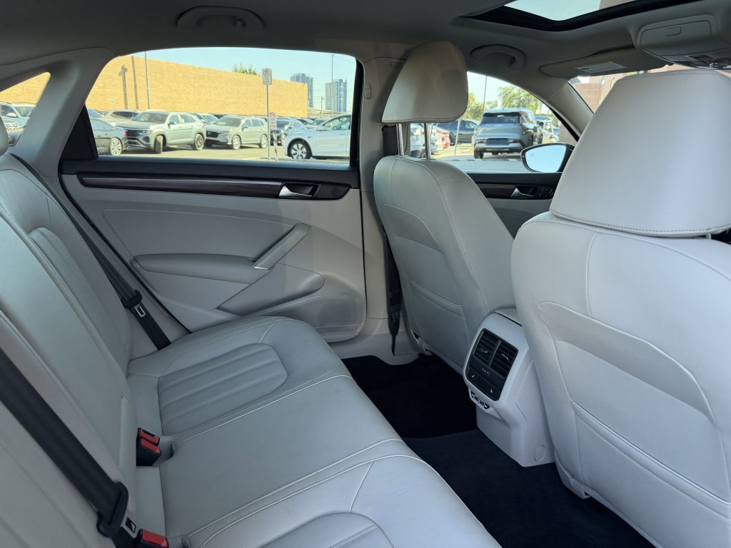 Used 2020 Volkswagen Passat 2.0T SEL image 36