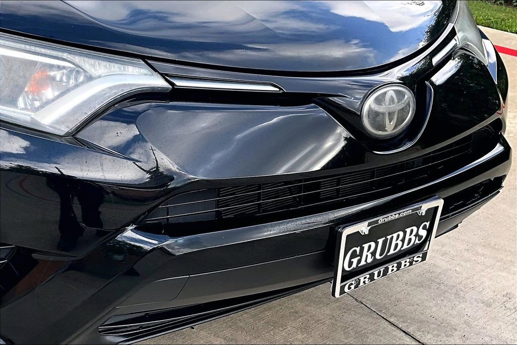 Used 2018 Toyota RAV4 LE image 37