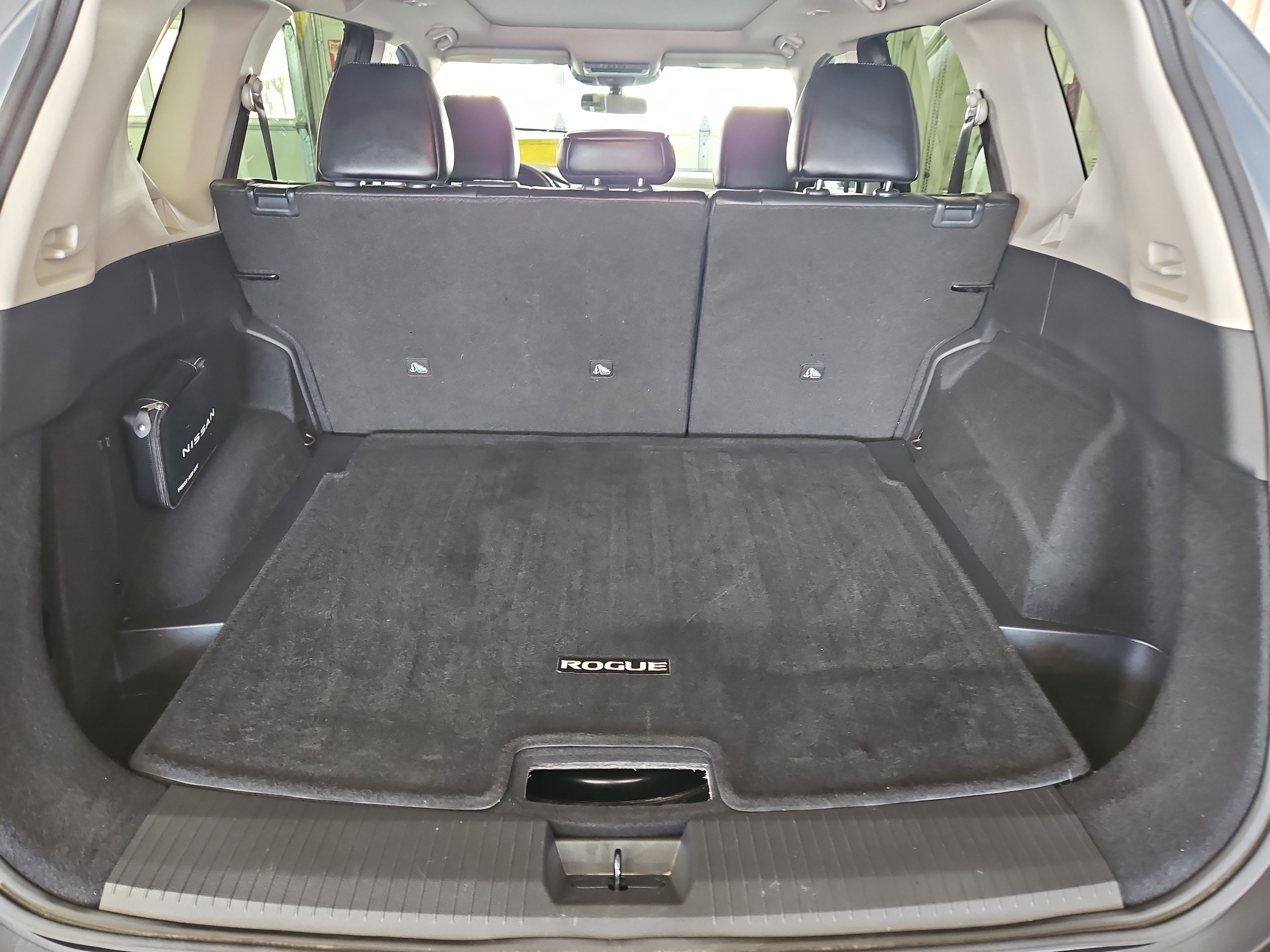 Used 2023 Nissan Rogue SV w/ SV Premium B Package image 13