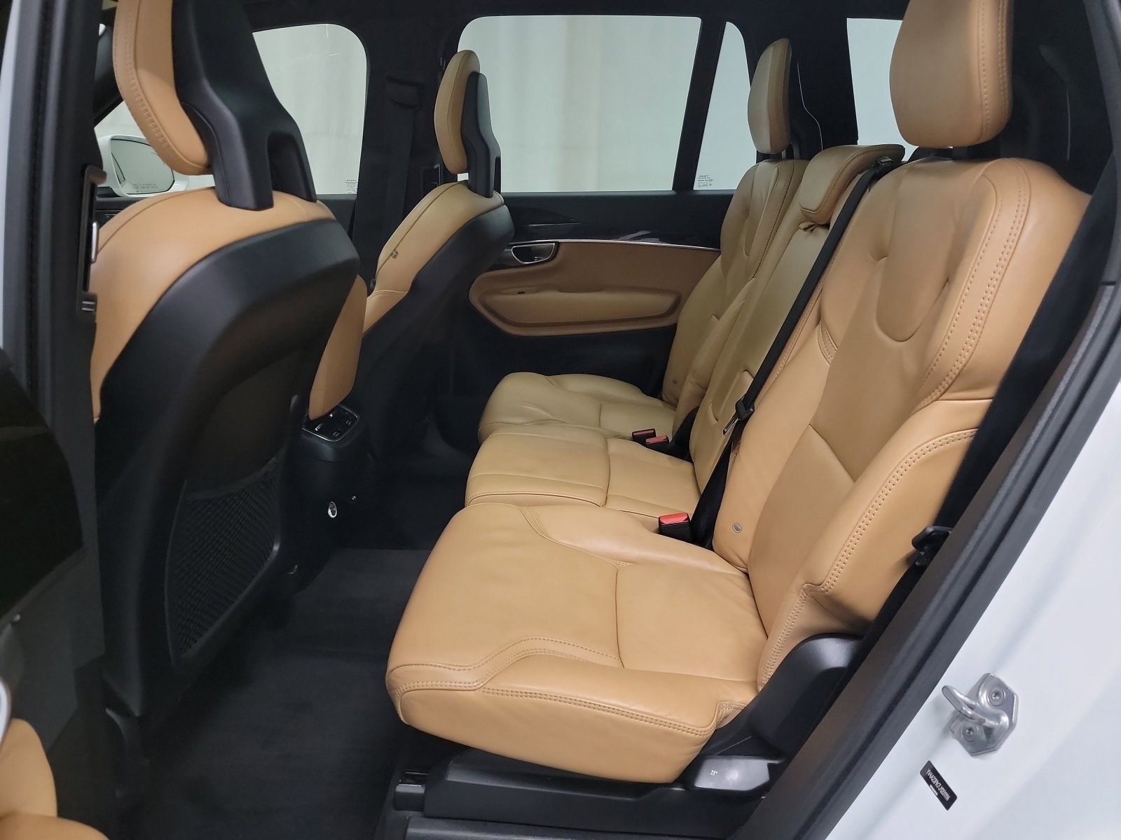 Used 2018 Volvo XC90 T6 Momentum w/ Convenience Package image 28