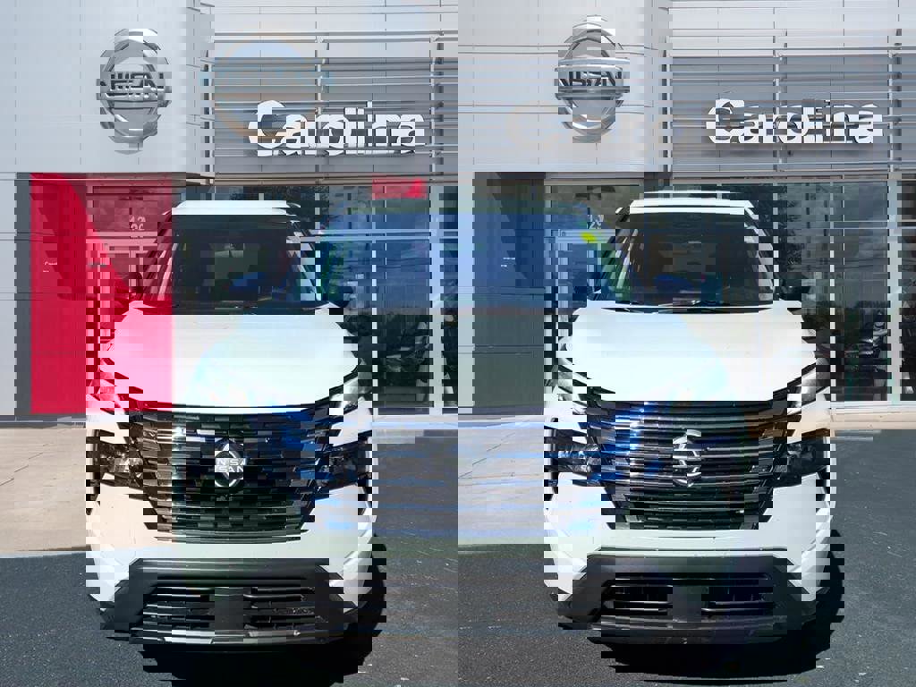 Used 2025 Nissan Rogue S image 2