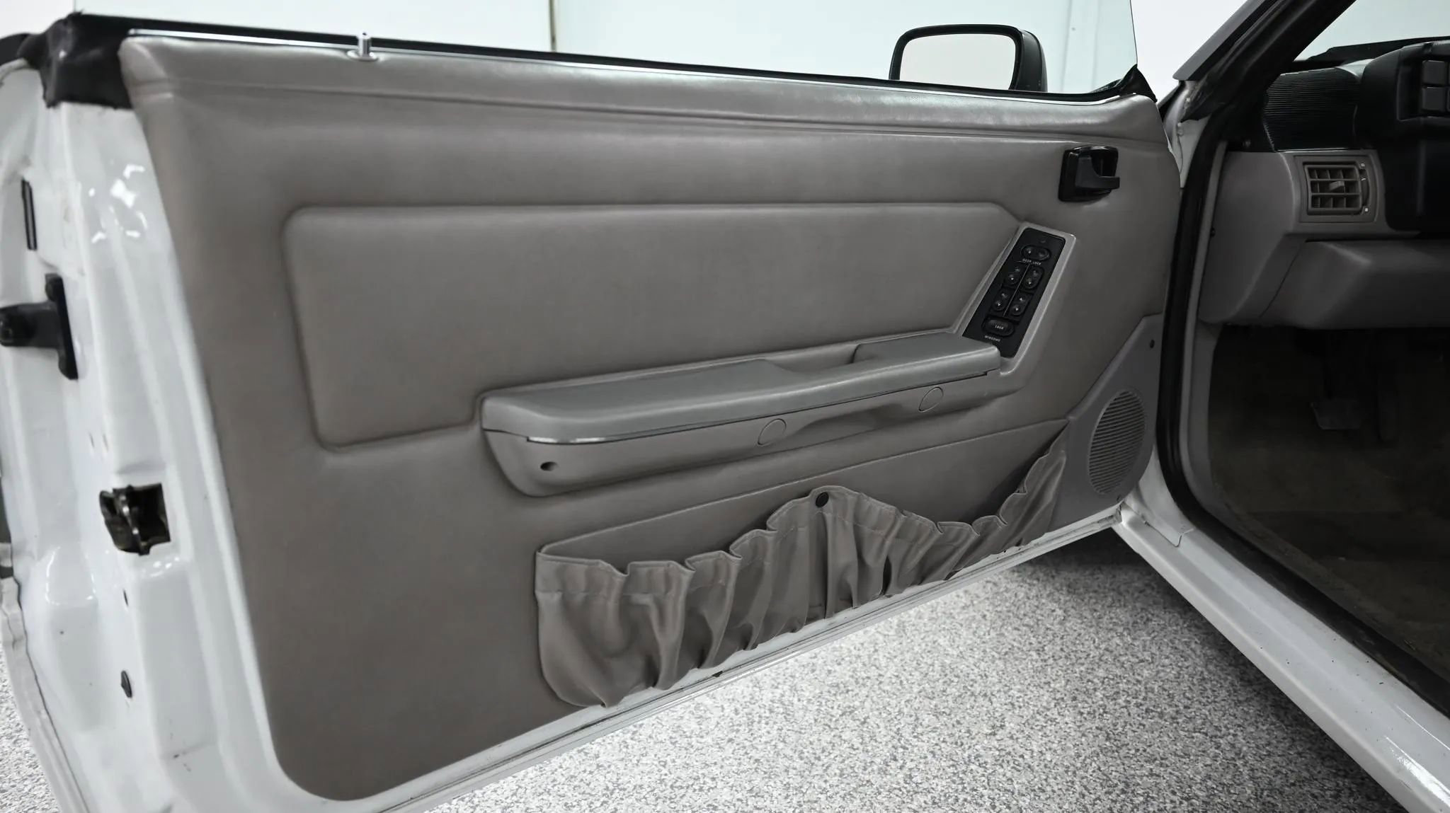 Used 1992 Ford Mustang LX image 14