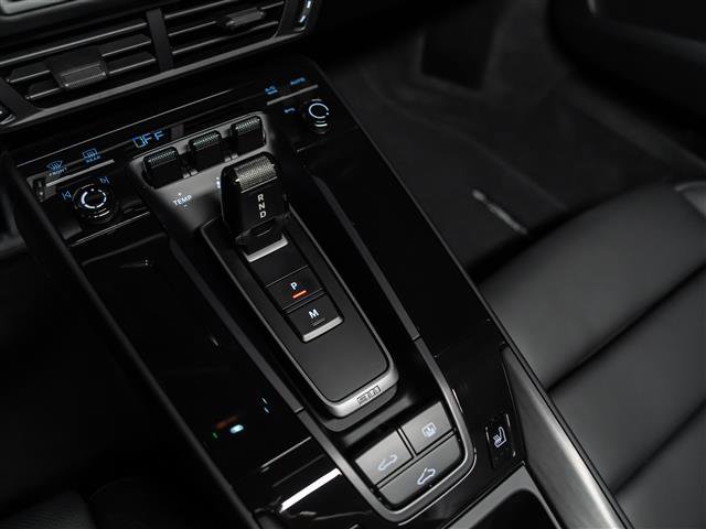 Certified 2025 Porsche 911 Carrera GTS RWD image 25