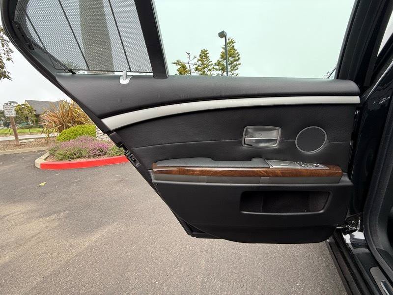 Used 2006 BMW 750i RWD image 41