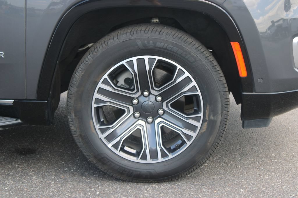 Used 2024 Jeep Wagoneer Series II AWD/4WD image 12