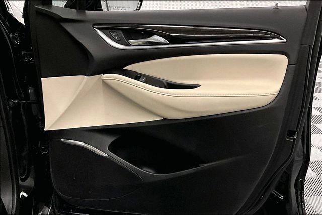 Used 2023 Buick Enclave Essence image 18