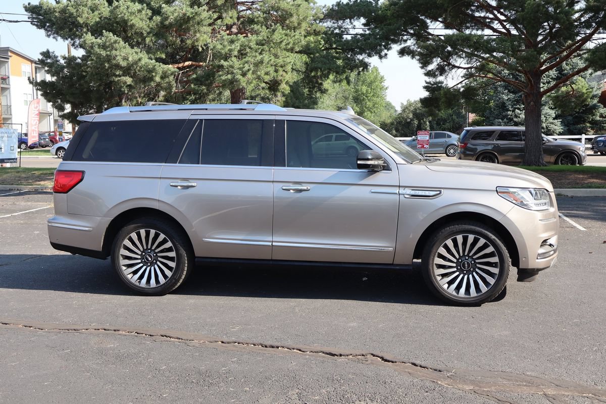 Used 2018 Lincoln Navigator Reserve w/ Technology Package AWD/4WD image 3