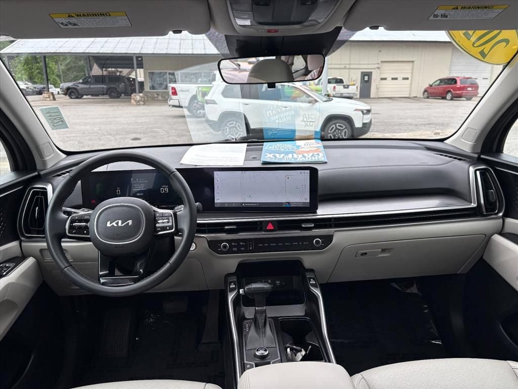 Used 2025 Kia Sorento S FWD image 8