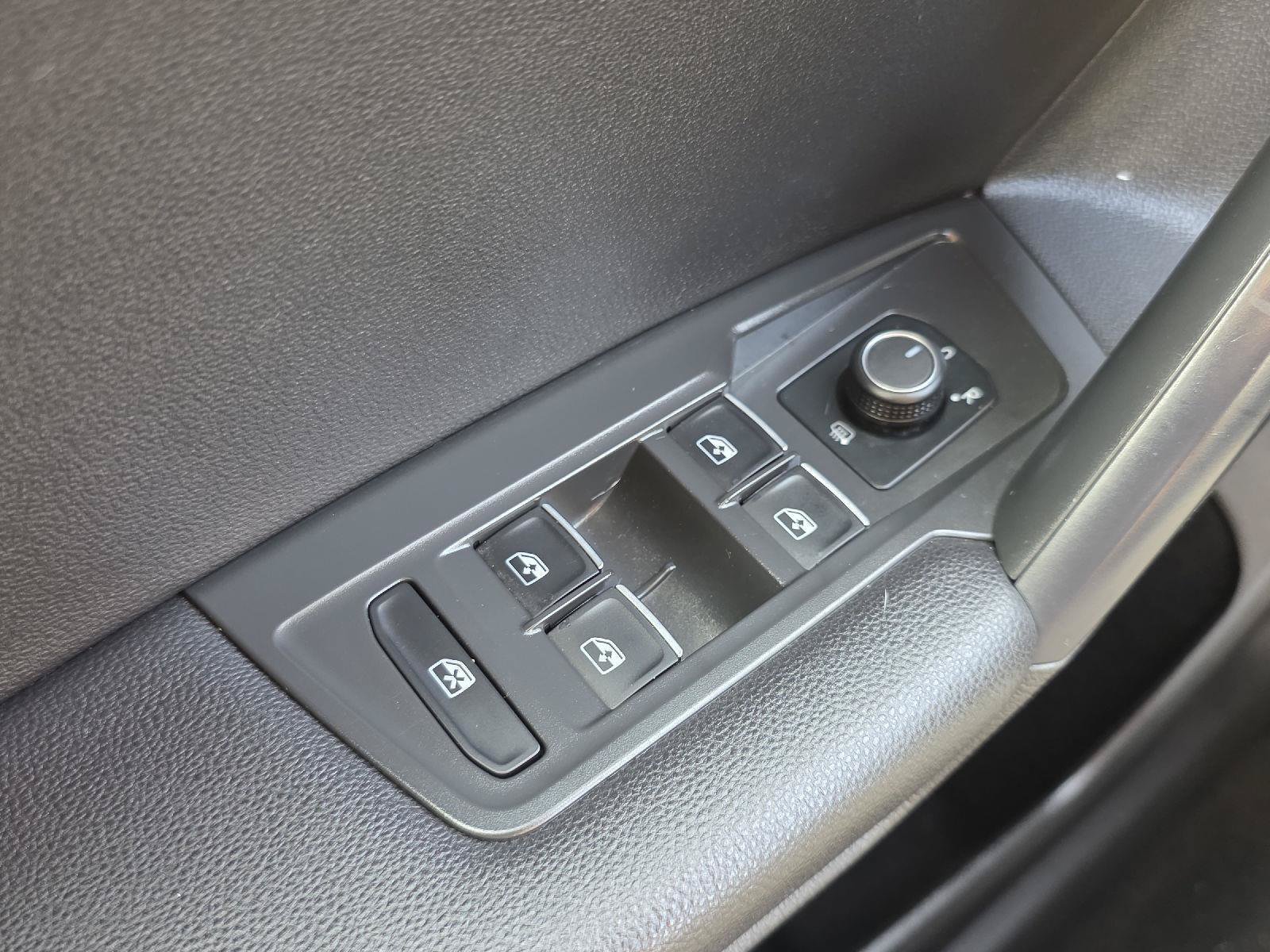 Used 2021 Volkswagen Tiguan SEL AWD/4WD image 9