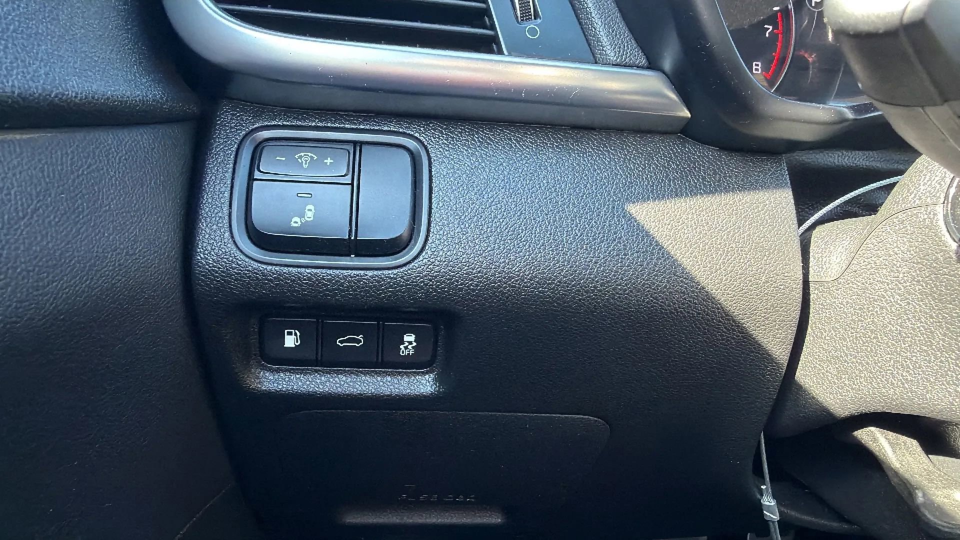 Used 2018 Kia Optima SX FWD image 15
