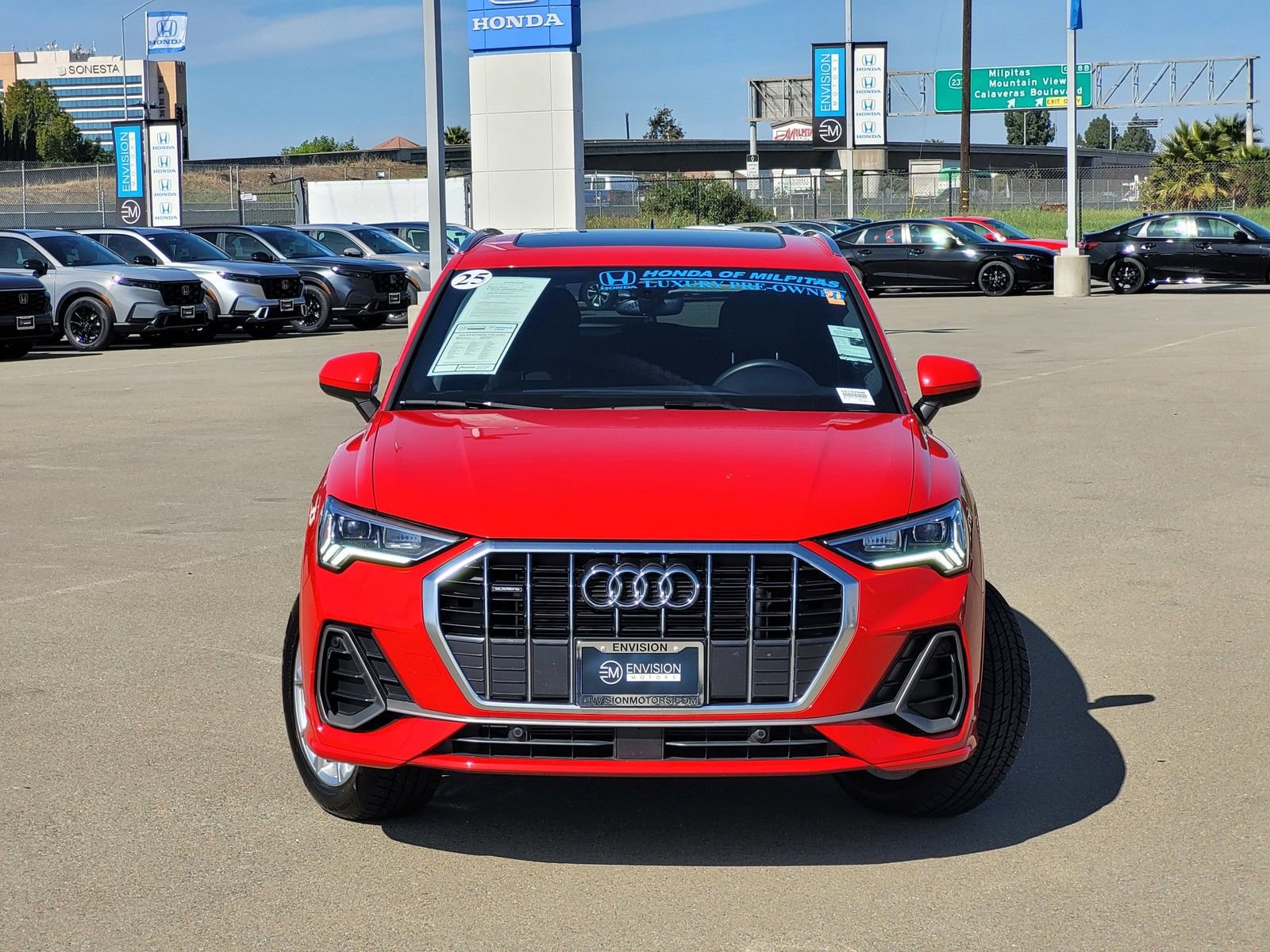 Used 2025 Audi Q3 2.0T Premium image 2